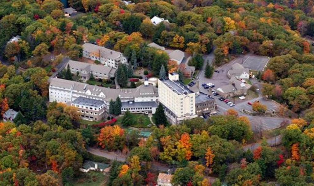 Pocono Manor Resort And Spa Exterior photo