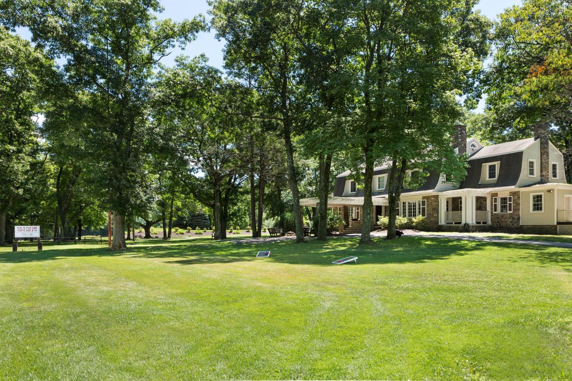 Pocono Manor Resort And Spa Exterior photo