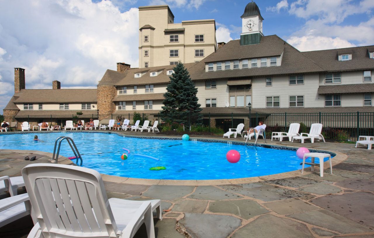 Pocono Manor Resort And Spa Exterior photo